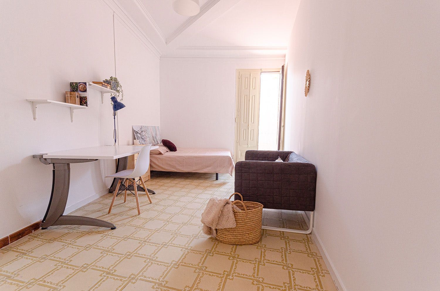 Private room for rent for €910 per month in Barcelona, Carrer de Santa Anna
