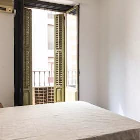 Private room for rent for €640 per month in Madrid, Calle de San Bernardo