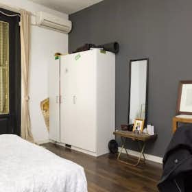 Private room for rent for €620 per month in Madrid, Calle de San Bernardo