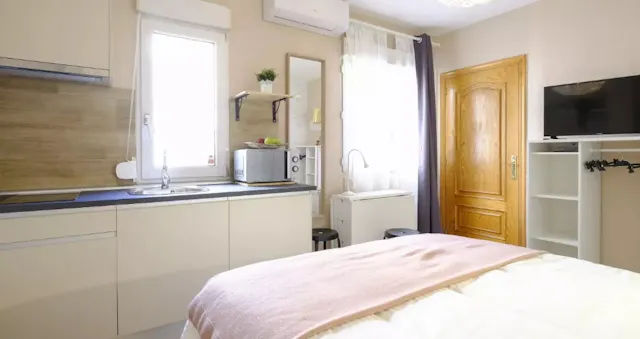 Private room in Calle de Rosa de Silva, Madrid (1312892) room image 2