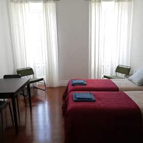 WG-Zimmer zu mieten für 520 € pro Monat in Ponta Delgada, Rua do Aljube