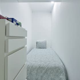 Private room for rent for €350 per month in Lisbon, Rua Carlos Malheiro Dias