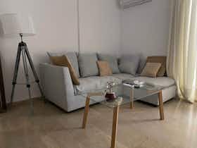 Apartamento para alugar por € 950 por mês em Vári, Rodou