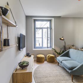 Appartement for rent for € 1.600 per month in Porto, Calçada do Carregal