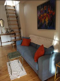 Apartment for rent for €1,200 per month in Woluwe-Saint-Lambert, Parvis Saint-Henri