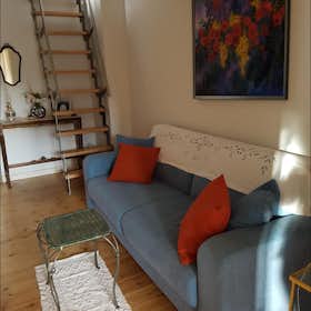 Apartment for rent for €1,200 per month in Woluwe-Saint-Lambert, Parvis Saint-Henri