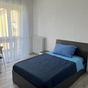 Private room for rent for €620 per month in Milan, Via Concilio Vaticano II
