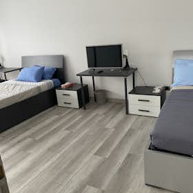 Private room for rent for €700 per month in Milan, Via Concilio Vaticano II