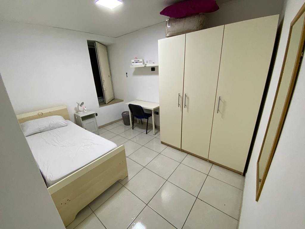 Private room in Via San Nicandro, Naples (1316672) ROOM