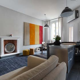 Apartment for rent for €2,250 per month in Milan, Via Giovanni Battista Bertini