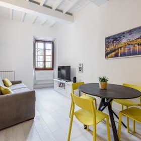 Apartment for rent for €2,450 per month in Florence, Via Giuseppe Verdi