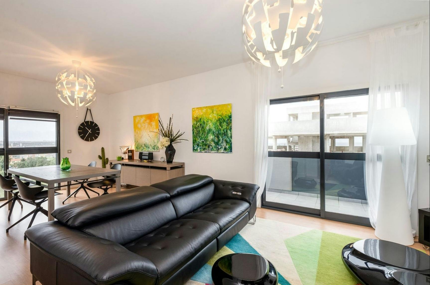 Apartment for rent for €1,800 per month in Seixal, Rua João Gouveia