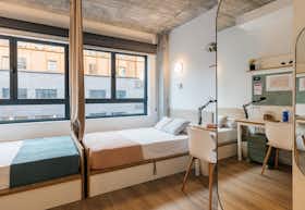 Shared room for rent for €790 per month in Barcelona, Carrer de Pallars