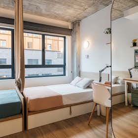Gedeelde kamer te huur voor € 790 per maand in Barcelona, Carrer de Pallars