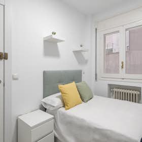 Private room for rent for €500 per month in Madrid, Calle de Sebastián Elcano