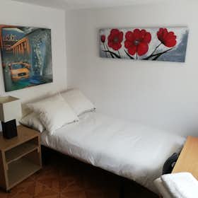Private room for rent for €475 per month in Madrid, Calle de Martos