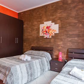 Apartment for rent for €1,950 per month in Turin, Via Spotorno
