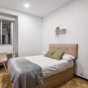 Private room for rent for €540 per month in Madrid, Calle de Francisco Gervás