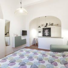 Studio for rent for 1.300 € per month in Florence, Via San Zanobi