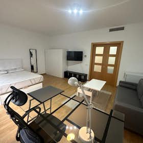 Private room for rent for €900 per month in Barcelona, Travessera de Gràcia