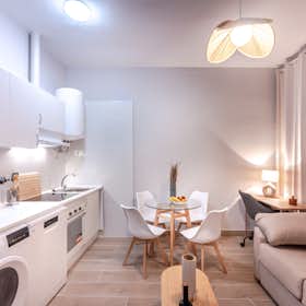 Apartment for rent for €1,700 per month in Madrid, Calle del Amparo