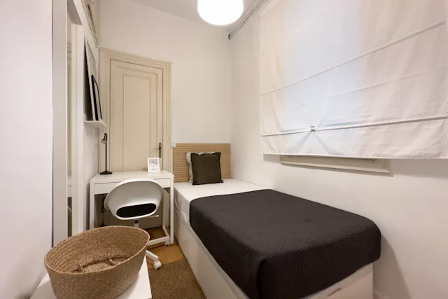 Private room in Carrer de Descartes, Barcelona (1319265) room image 1