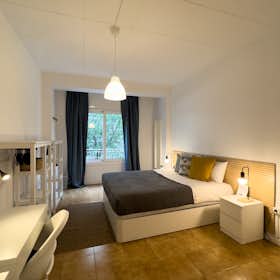 Private room for rent for €770 per month in Barcelona, Carrer de Descartes