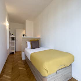 Private room for rent for €700 per month in Barcelona, Avinguda Diagonal