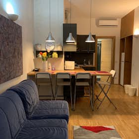 Appartement te huur voor € 1.650 per maand in Rome, Via Baldo degli Ubaldi
