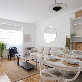 Apartment for rent for €1,945 per month in Madrid, Calle de Anastasio Aroca