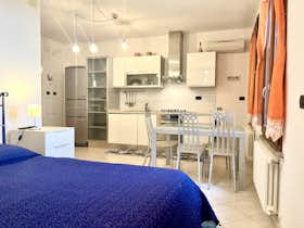 Studio for rent for €1,500 per month in Siena, Via del Fosso