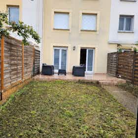 Private room for rent for €600 per month in Sarcelles, Avenue de la Division Leclerc
