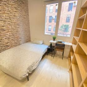 Private room for rent for €560 per month in Madrid, Paseo Pontones