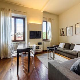Apartment for rent for €2,600 per month in Florence, Via Palazzuolo
