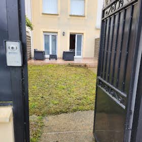 Private room for rent for €650 per month in Sarcelles, Avenue de la Division Leclerc
