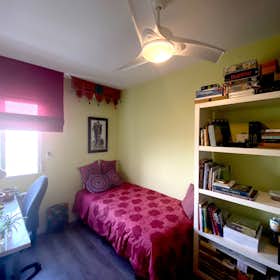 Private room for rent for €550 per month in Alcalá de Henares, Calle Santander