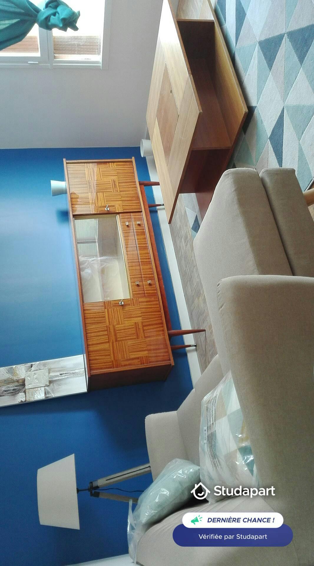 Apartment for rent for €860 per month in Compiègne, Square du 8 Mai