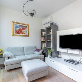 Apartment for rent for €1,650 per month in Bologna, Via Andrea Costa