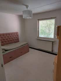 Отдельная комната сдается в аренду за 5 700 SEK в месяц в Flemingsberg, Mangårdsvägen