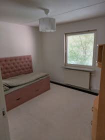 Privé kamer te huur voor € 490 per maand in Flemingsberg, Mangårdsvägen