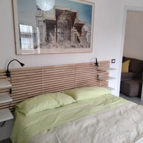 公寓 正在以 €1,100 的月租出租，其位于 Rome, Via Gaspara Stampa