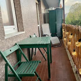 Apartment for rent for €1,200 per month in Milan, Via Stefanardo da Vimercate