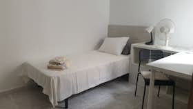 Private room for rent for €400 per month in Barcelona, Carrer de Santa Margarida