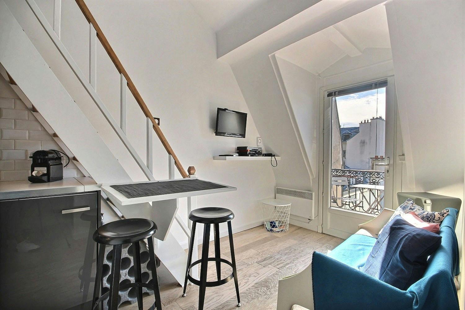 Apartment for rent for €1,707 per month in Paris, Rue des Gravilliers