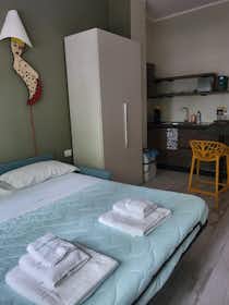 单间公寓 正在以 €750 的月租出租，其位于 Turin, Corso Re Umberto