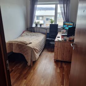 Private room for rent for €863 per month in Reykjavík, Hamravík