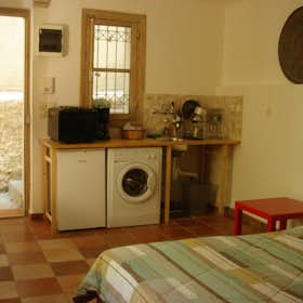 Studio for rent for €650 per month in Athens, Dikaiarchou