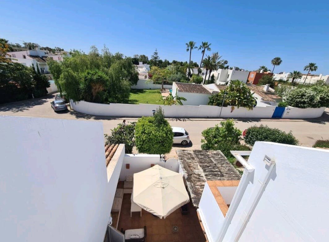 House for rent for €3,500 per month in Marbella, Calle Río Nilo