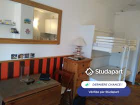 Apartament de închiriat pentru 655 EUR pe lună în Saint-Cyr-sur-Mer, La Madrague