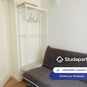 Apartment for rent for €650 per month in Lille, Rue de Brigode